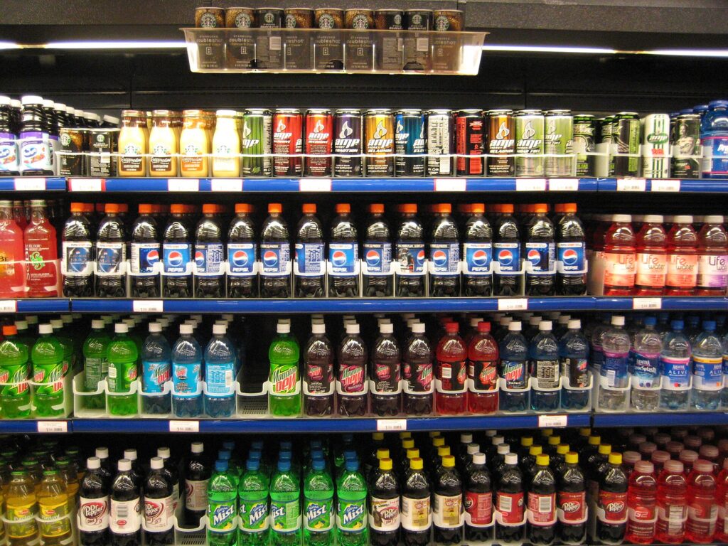 Grocery shelves with packaged foods illustrating ultra-processed food labelling