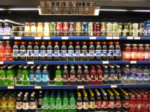 Grocery shelves with packaged foods illustrating ultra-processed food labelling